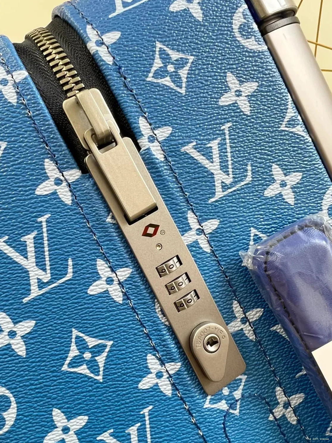 CUSTOM 37L CABIN 55 HORIZON SUITCASE CLOUDS 0519